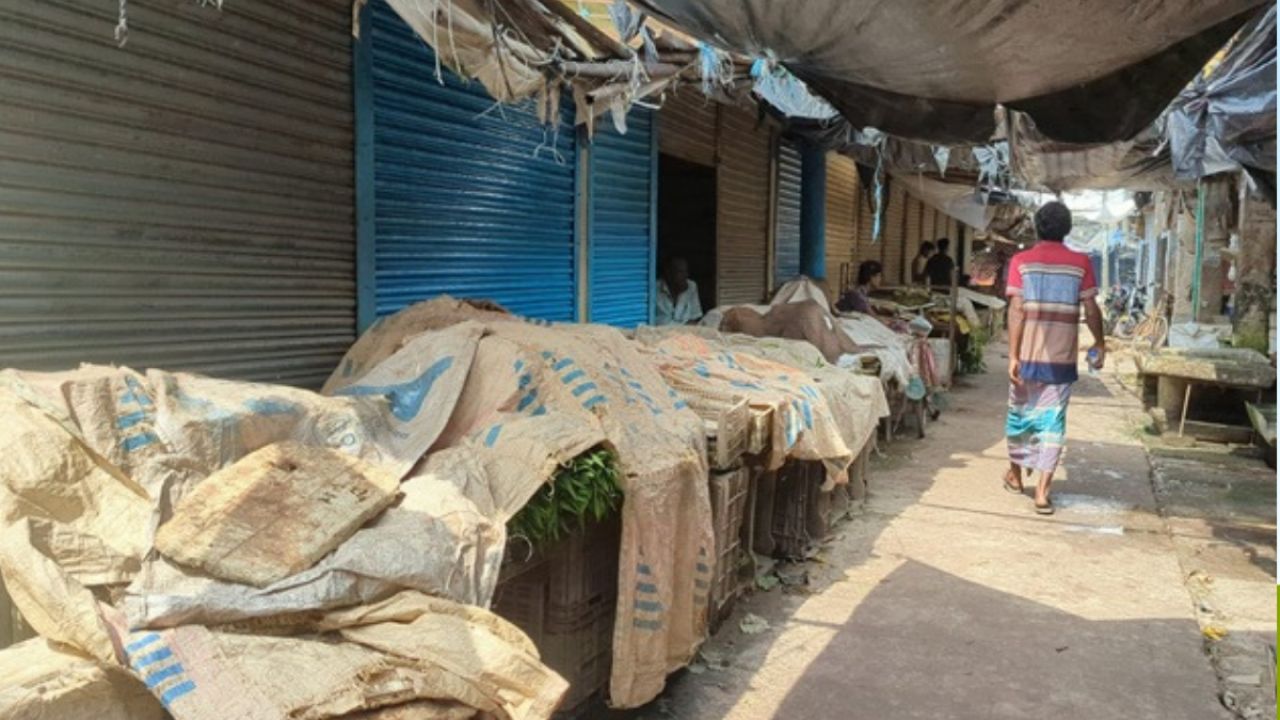 খাজনা নিয়ে দ্বন্দ্বে বাজার ধর্মঘট, ক্ষতি ৮ কোটি