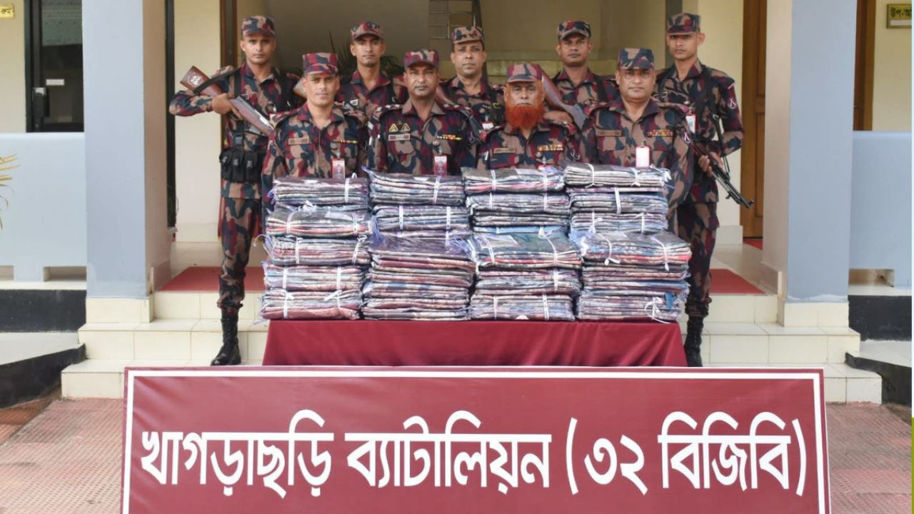 খাগড়াছড়ি সীমান্তে ১৯ লাখ টাকার ভারতীয় শাড়ি জব্দ