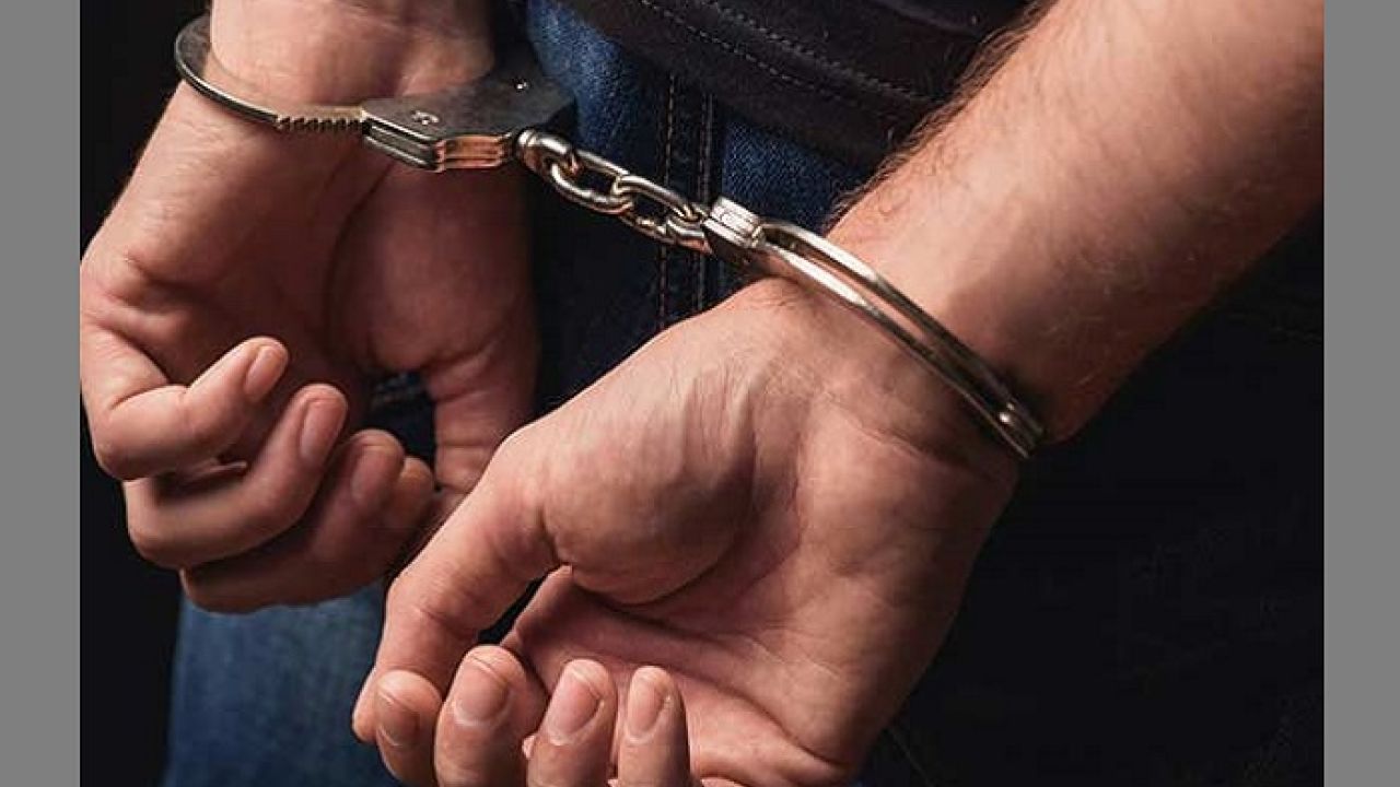 ৩৯ লাখ টাকা ছিনতাই, পিস্তলসহ আটক ১