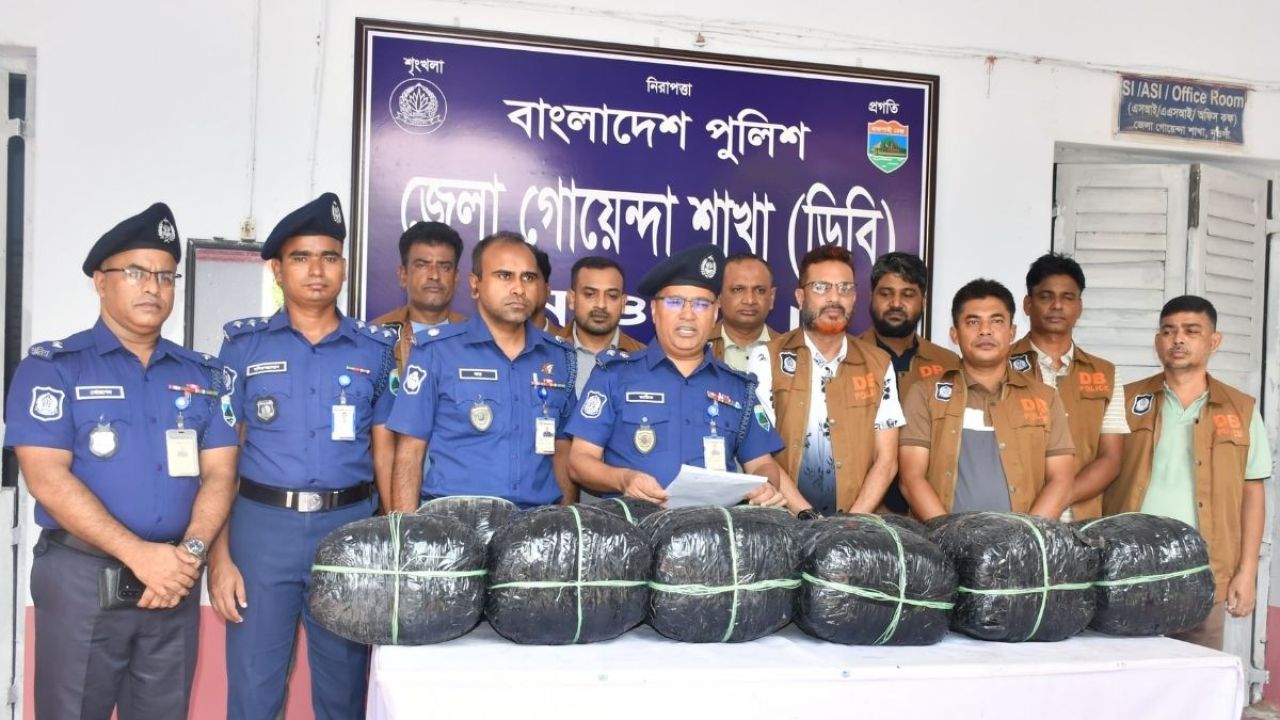 দুই মাসের চেষ্টায় ট্রাঙ্কভর্তি গাঁজাসহ ডিলার গ্রেপ্তার