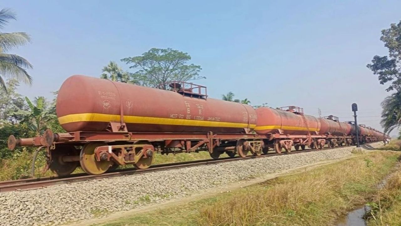 ইঞ্জিন সংকটে চট্টগ্রাম থেকে পণ্যবাহী ট্রেন চলাচল বন্ধের পথে