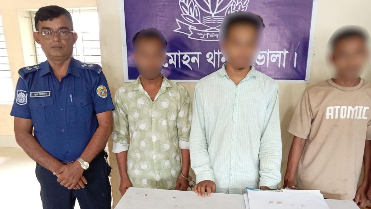 গৃহবধূকে জিম্মি করে ডাকাতি ও শ্লীলতাহানি, গ্রেপ্তার ৩