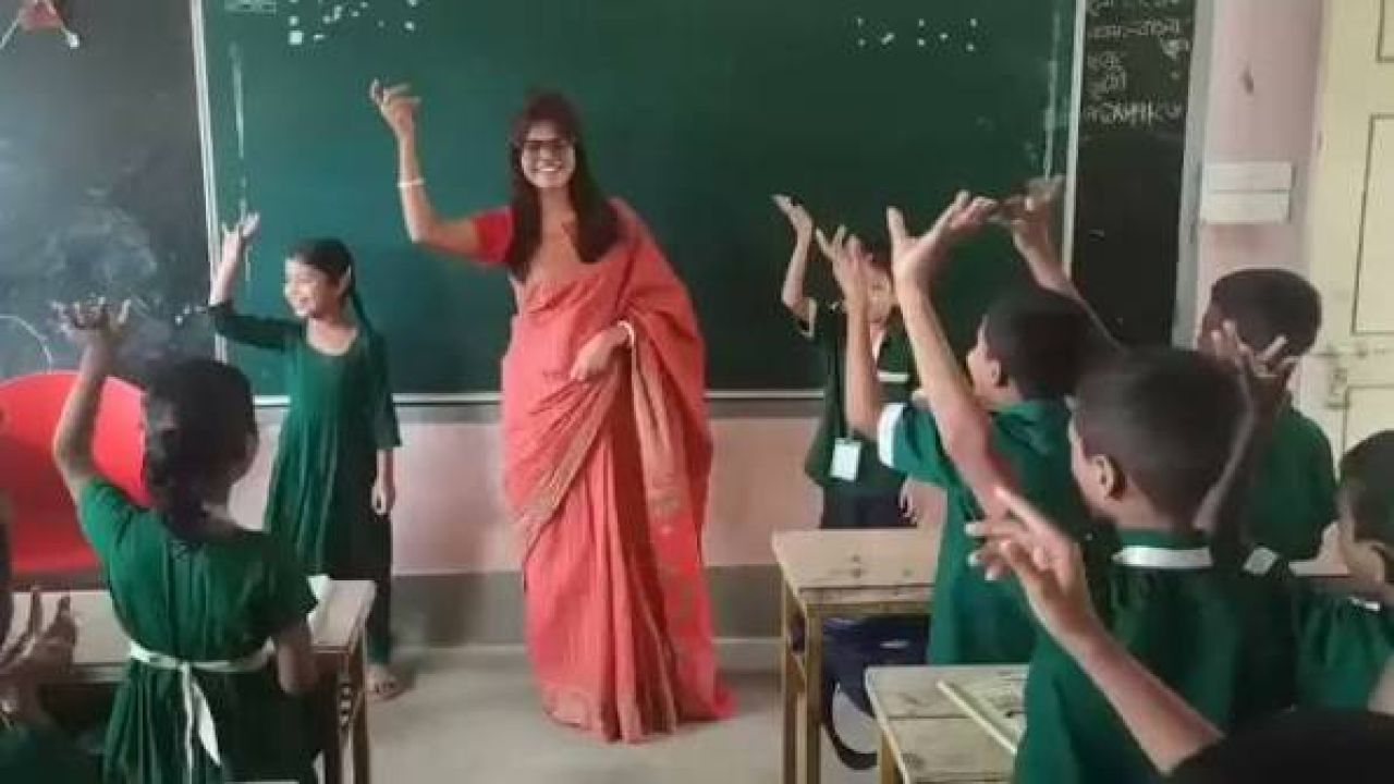 শ্রাবণের ধারার মতো পড়ুক ঝরে