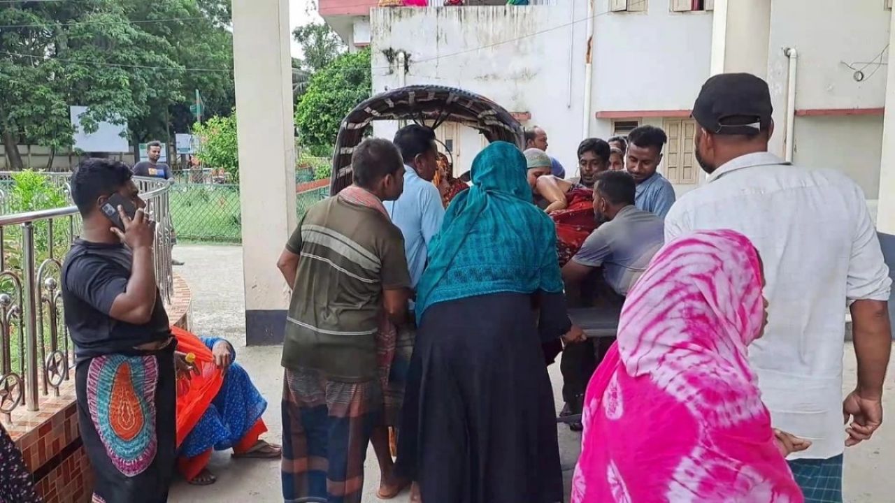 চুয়াডাঙ্গায় বিদ্যুৎস্পৃষ্টে দম্পতিসহ নিহত ৪