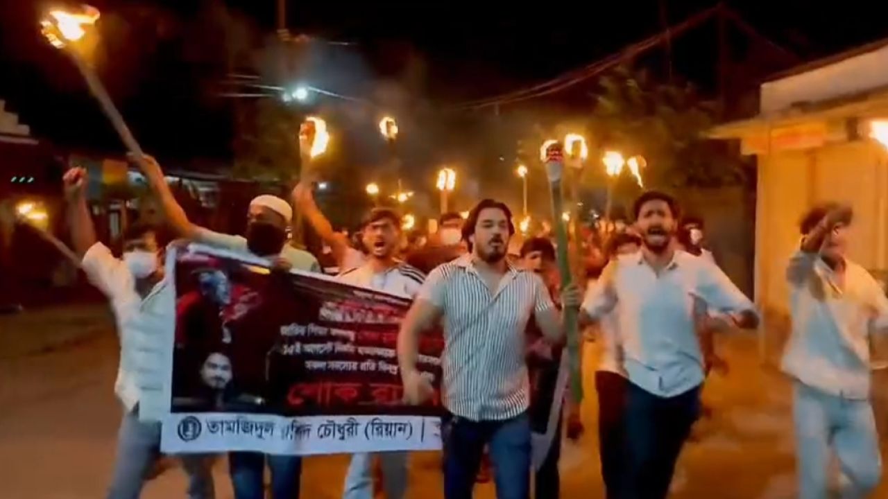 ফরিদপুরে গভীর রাতে নিষিদ্ধ ছাত্রলীগের মশাল মিছিল