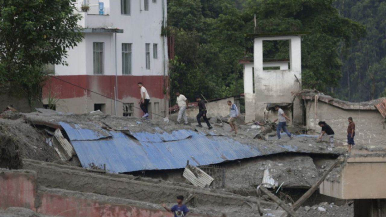 নেপালে ভয়াবহ বন্যায় প্রাণহানি বেড়ে ১১২৭, নিখোঁজ প্রায় ৫ হাজার
