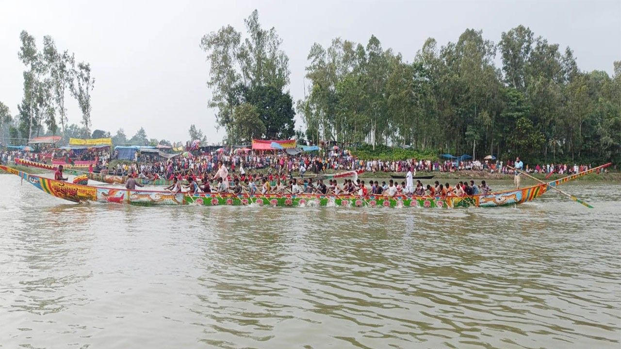 ১৭ বছর পর ঐতিহ্যবাহী কল্যাণী নৌকা বাইচ মেলা শুরু
