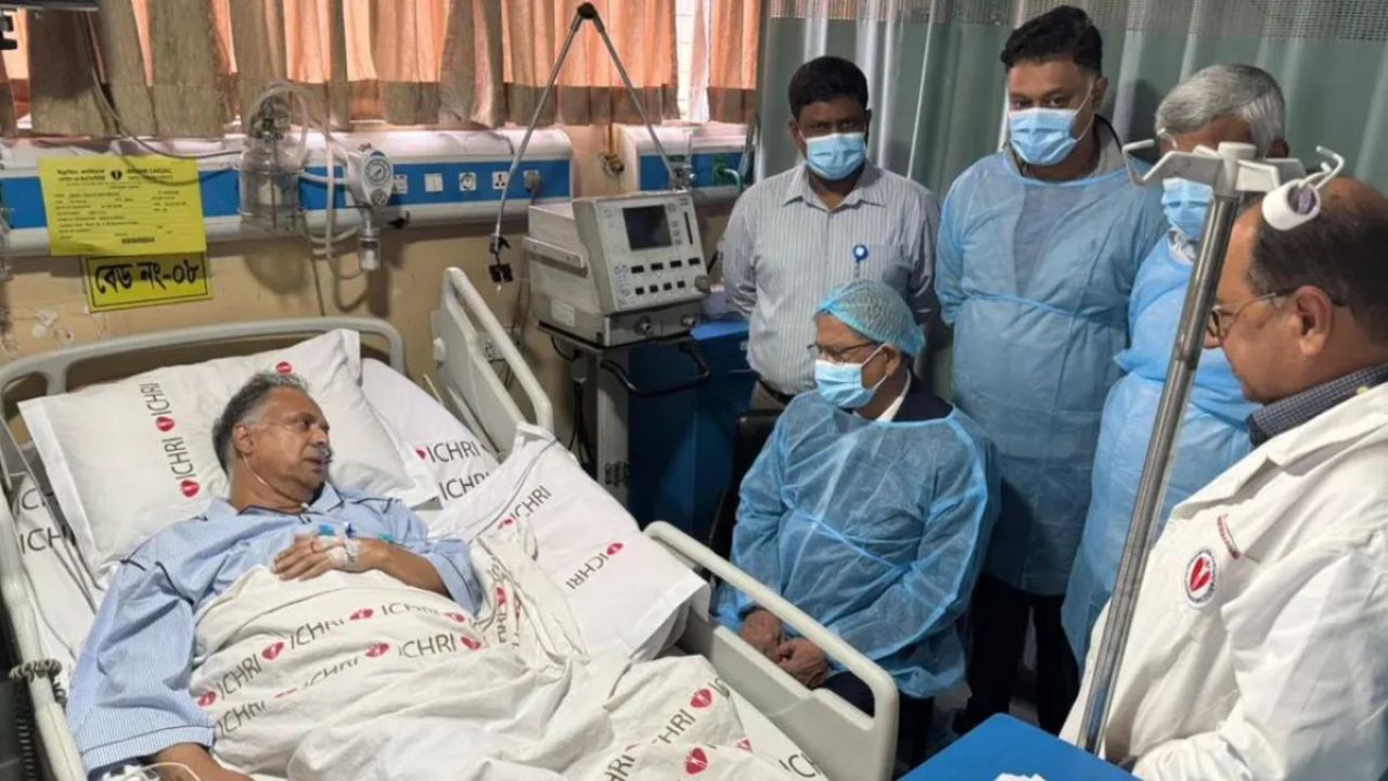 অসুস্থ বিদ্যুৎমন্ত্রীকে দেখতে হাসপাতালে রাষ্ট্রপতি