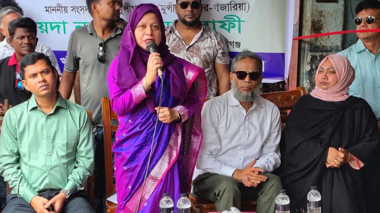 গজারিয়ায় ওএমএস কার্যক্রমের উদ্বোধন