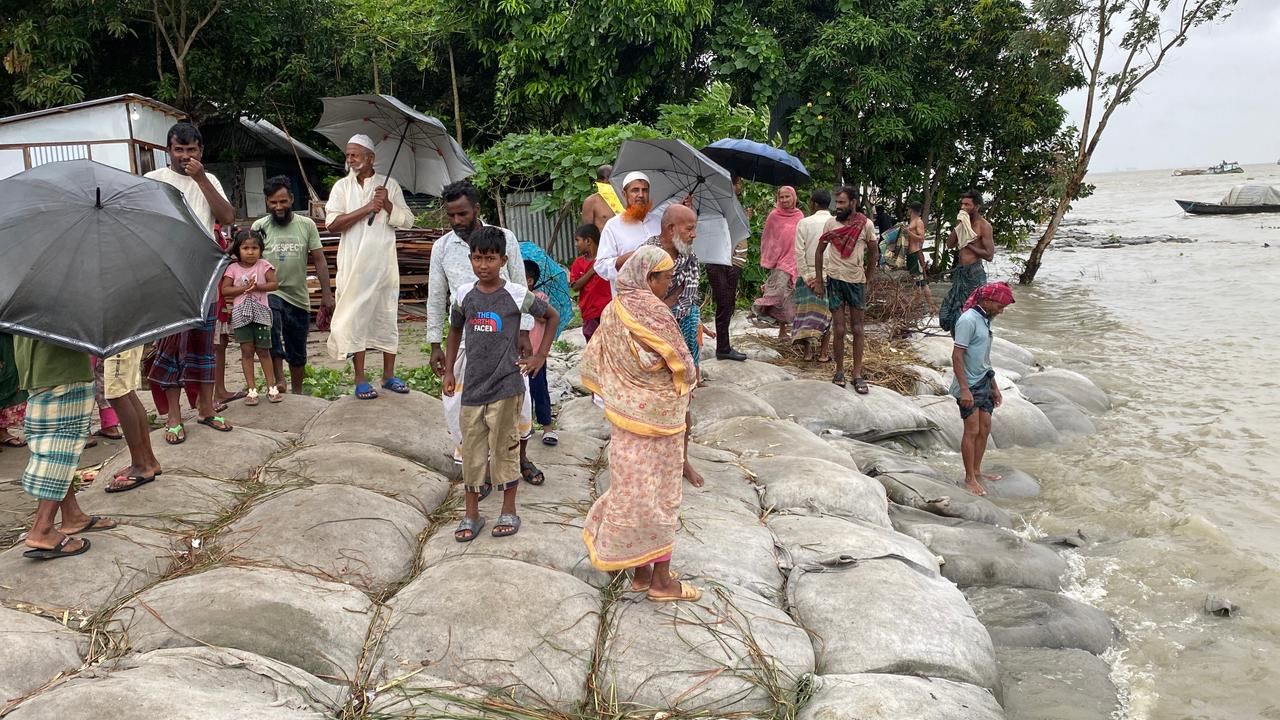 লৌহজংয়ে পদ্মার তীব্র ভাঙন: ভিটেমাটি হারানোর আতঙ্কে শতাধিক পরিবার