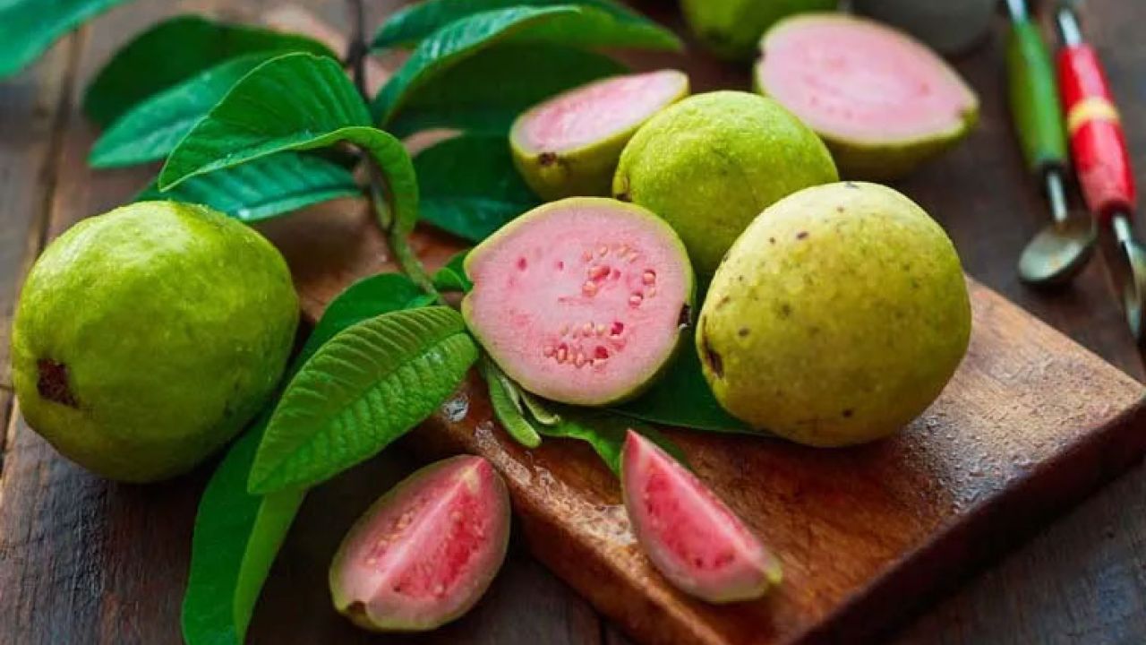 পেয়ারা খেলে শরীরে কী উপকার হয়? 