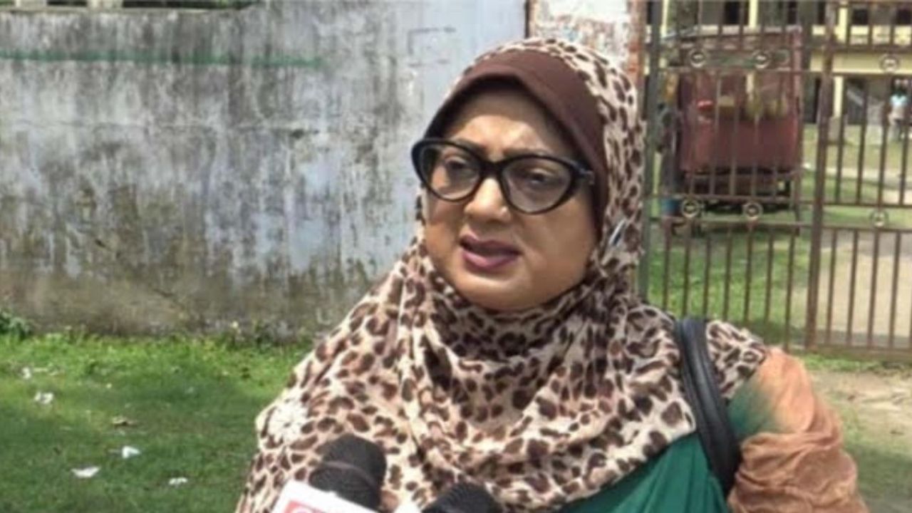 হাইকোর্টের আদেশ উপেক্ষা করে প্রধান শিক্ষককে স্কুলে ঢুকতে বাধা