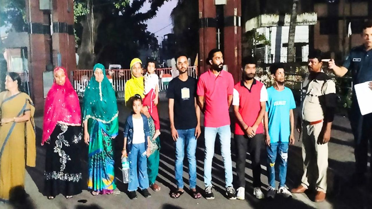 ভারত থেকে ফিরলেন শিশুসহ ৯ বাংলাদেশি