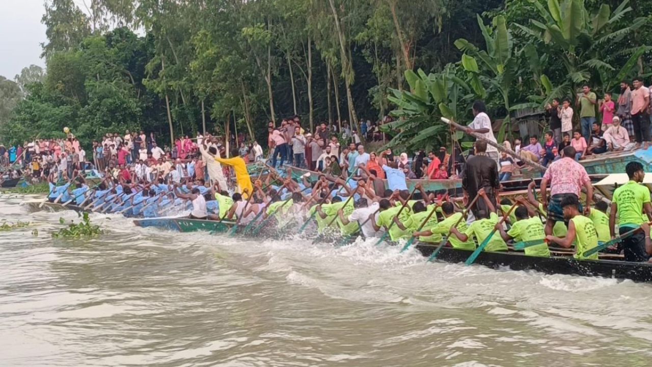 এক যুগ পর ইছামতিতে নৌকা বাইচ