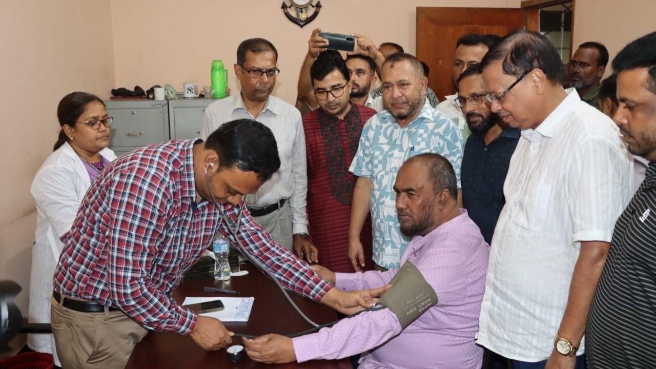 ফ্রি ডায়াবেটিস ক্যাম্পে নতুন পার্কের ঘোষণা সিসিক প্রশাসকের
