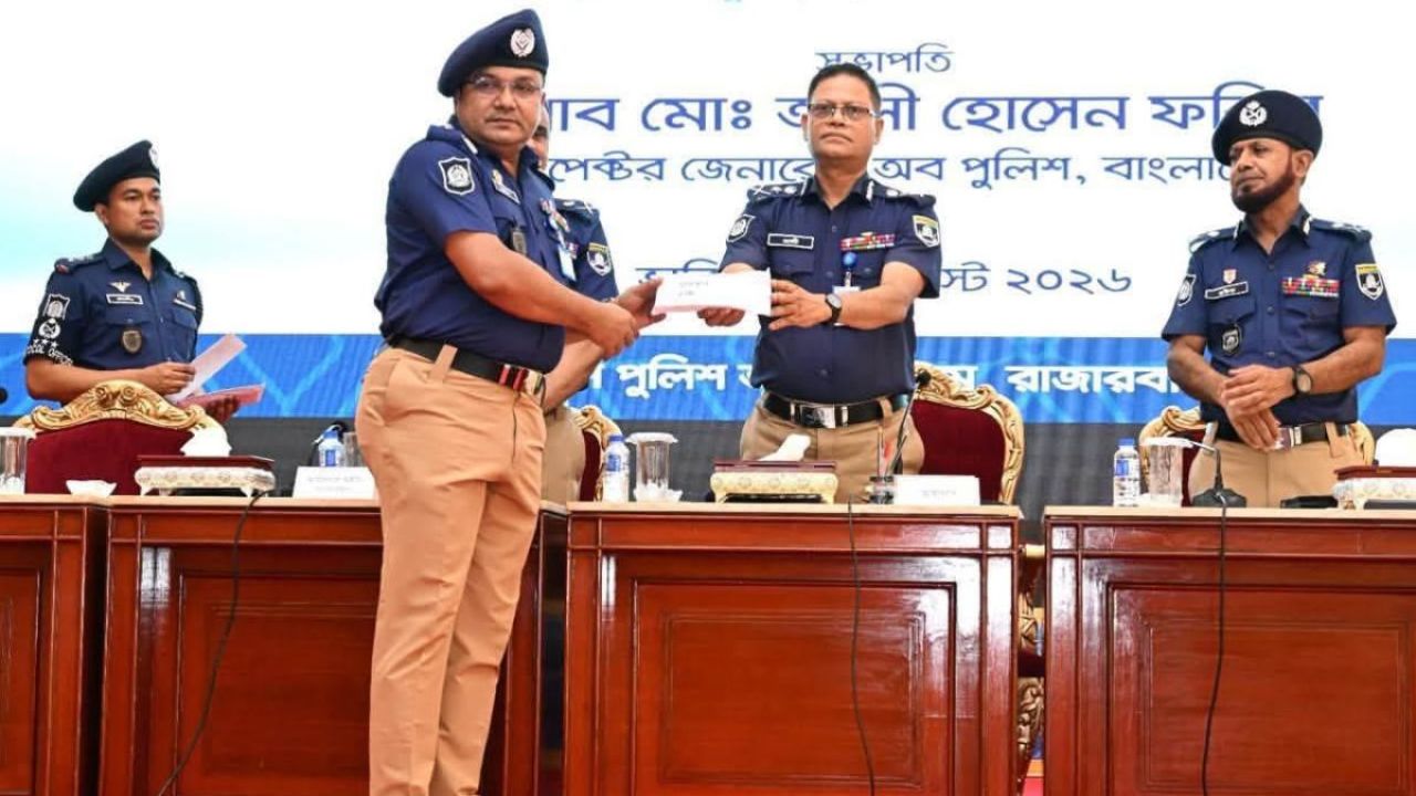 আইনশৃঙ্খলা রক্ষায় সারা দেশে প্রথম কুমিল্লা জেলা পুলিশ