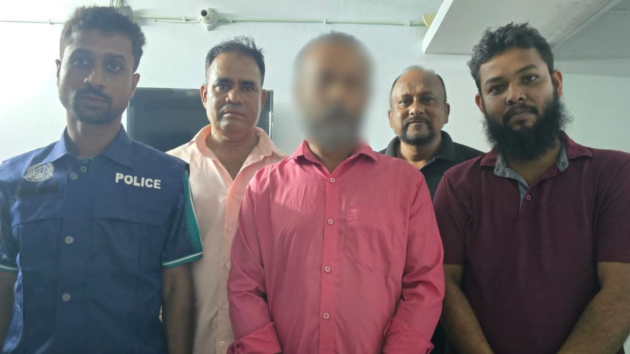 নেছারাবাদে ১০০ কোটি টাকা নিয়ে লাপাত্তা হওয়া বিশ্বজিৎ গ্রেপ্তার