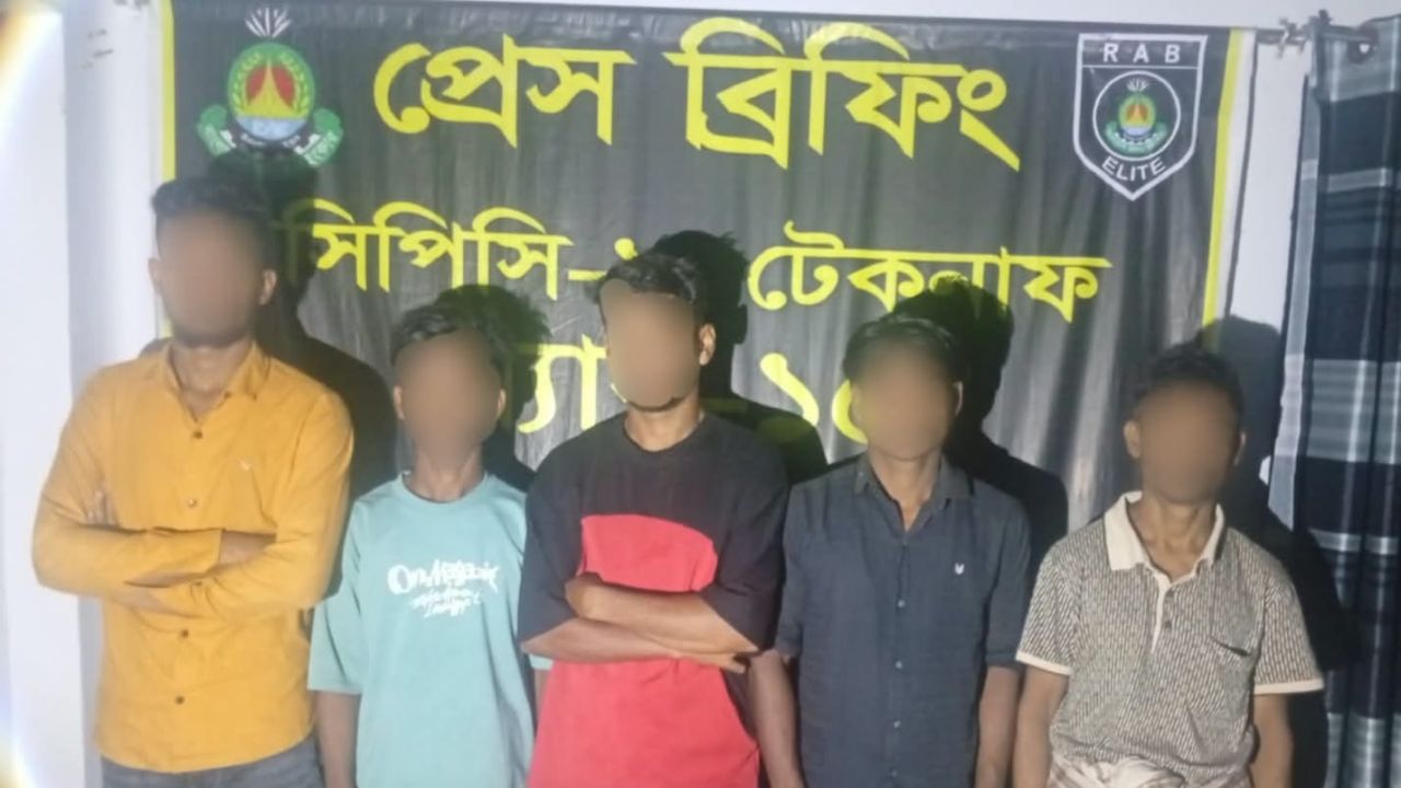 টেকনাফে মালয়েশিয়া পাচারের প্রস্তুতির সময় উদ্ধার ৫