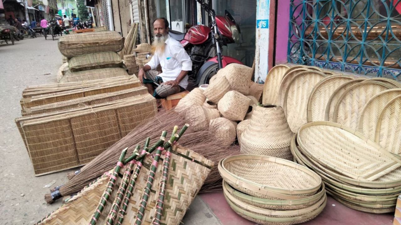 বাঁশের পণ্যেই চাঁন মিয়ার অদম্য সংগ্রাম