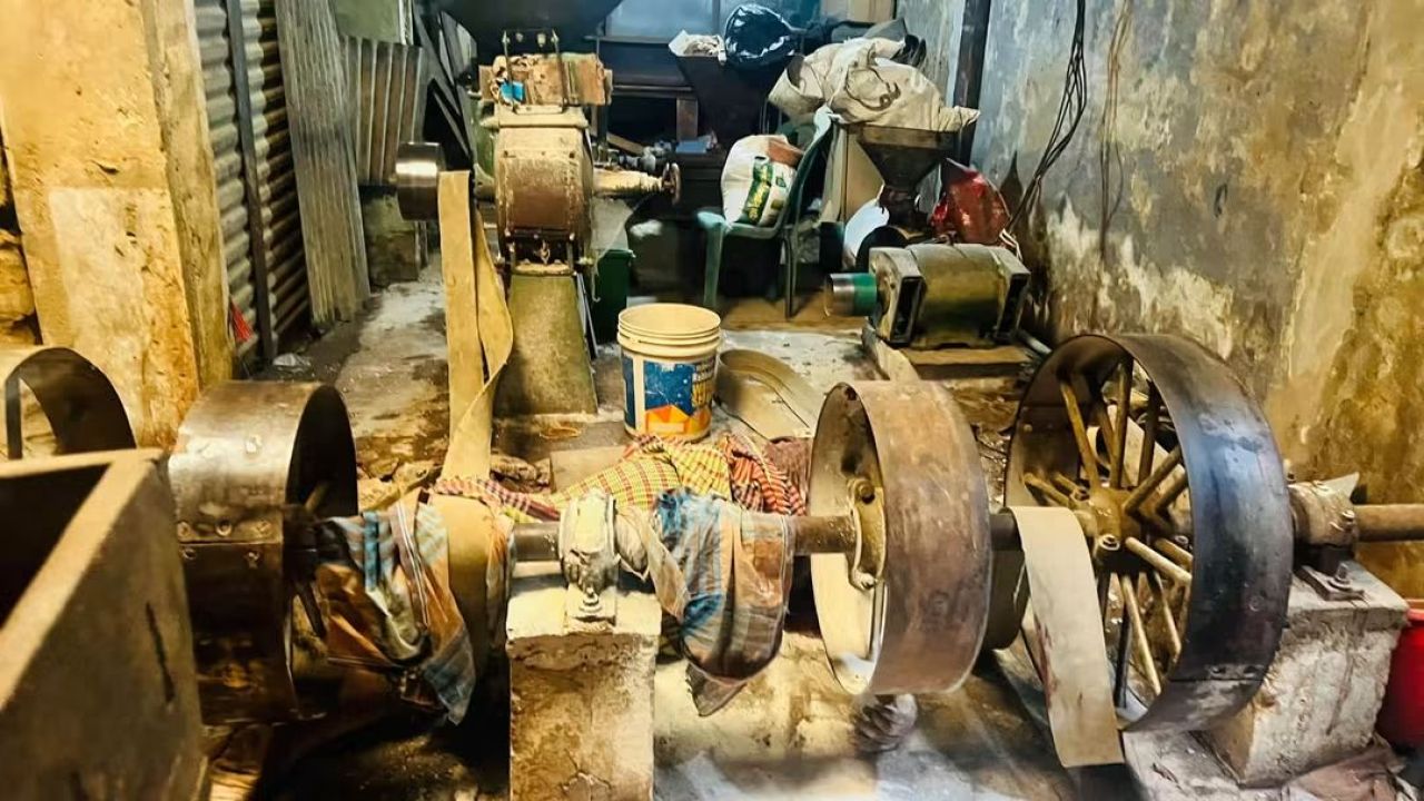 গুঁড়া মসলার মিলে জড়িয়ে মালিকের মৃত্যু