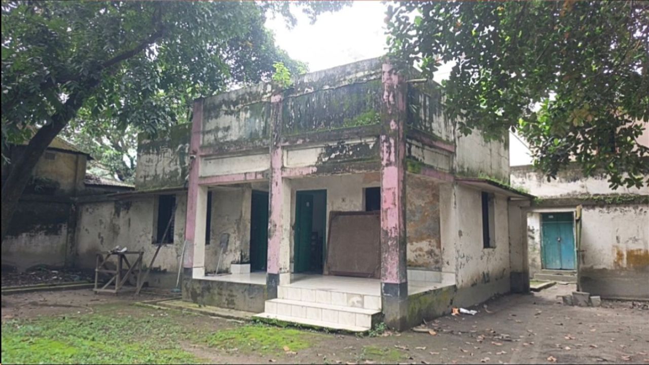 পুরোনো ডাকবাংলোর স্থানেই নতুন ভবন চান এলাকাবাসী