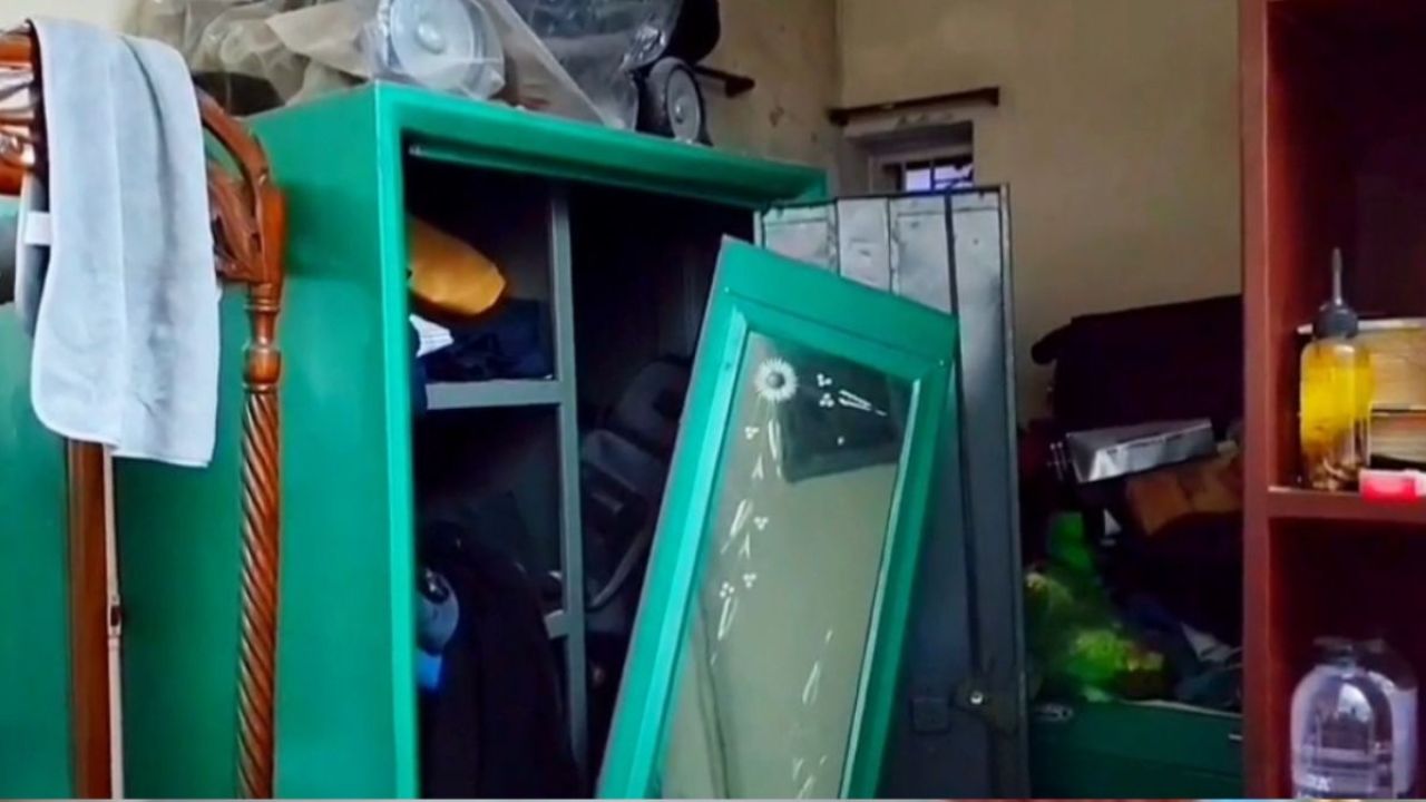 ৮০ ভরি স্বর্ণালংকার ও নগদ ২ কোটি টাকা লুটের অভিযোগে