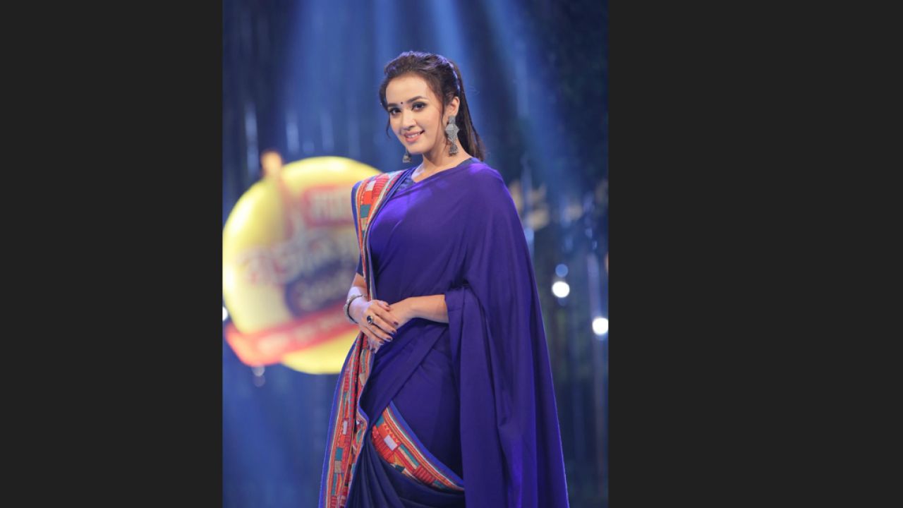 নতুন গল্পে প্রেম ও সংগ্রামের আইশা খান