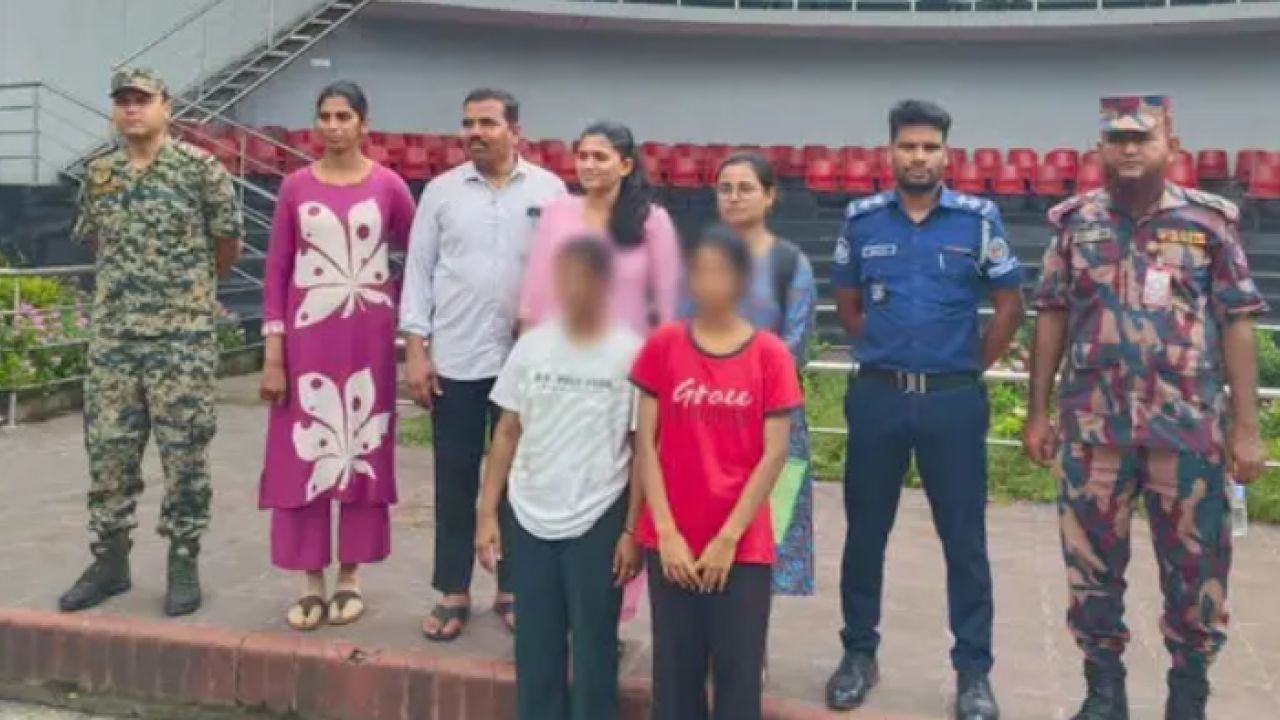 দালালের খপ্পরে পড়ে ভারতে কারাভোগ, দেশে ফিরল দুই কিশোরী