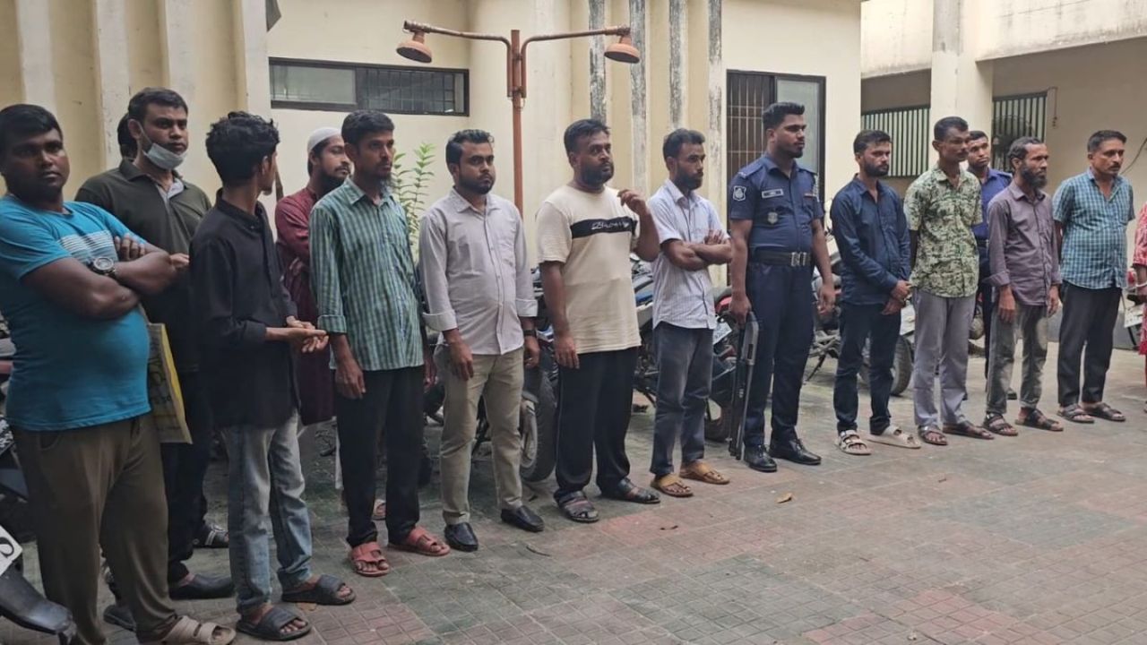 কিশোরগঞ্জের দুই হাসপাতালে পুলিশের সাঁড়াশি অভিযান