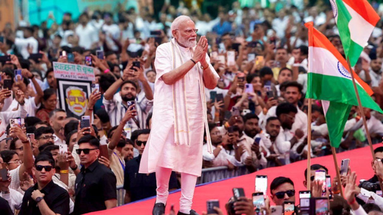 মোদির অনুষ্ঠানস্থলে দুই বন্দুকধারী, সতর্কতা জারি