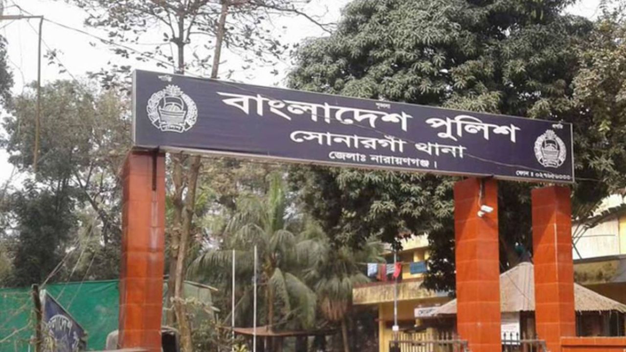 গ্যাস লাইটার পিস্তল ও অটোরিকশাসহ গ্রেপ্তার ৪ তরুণ
