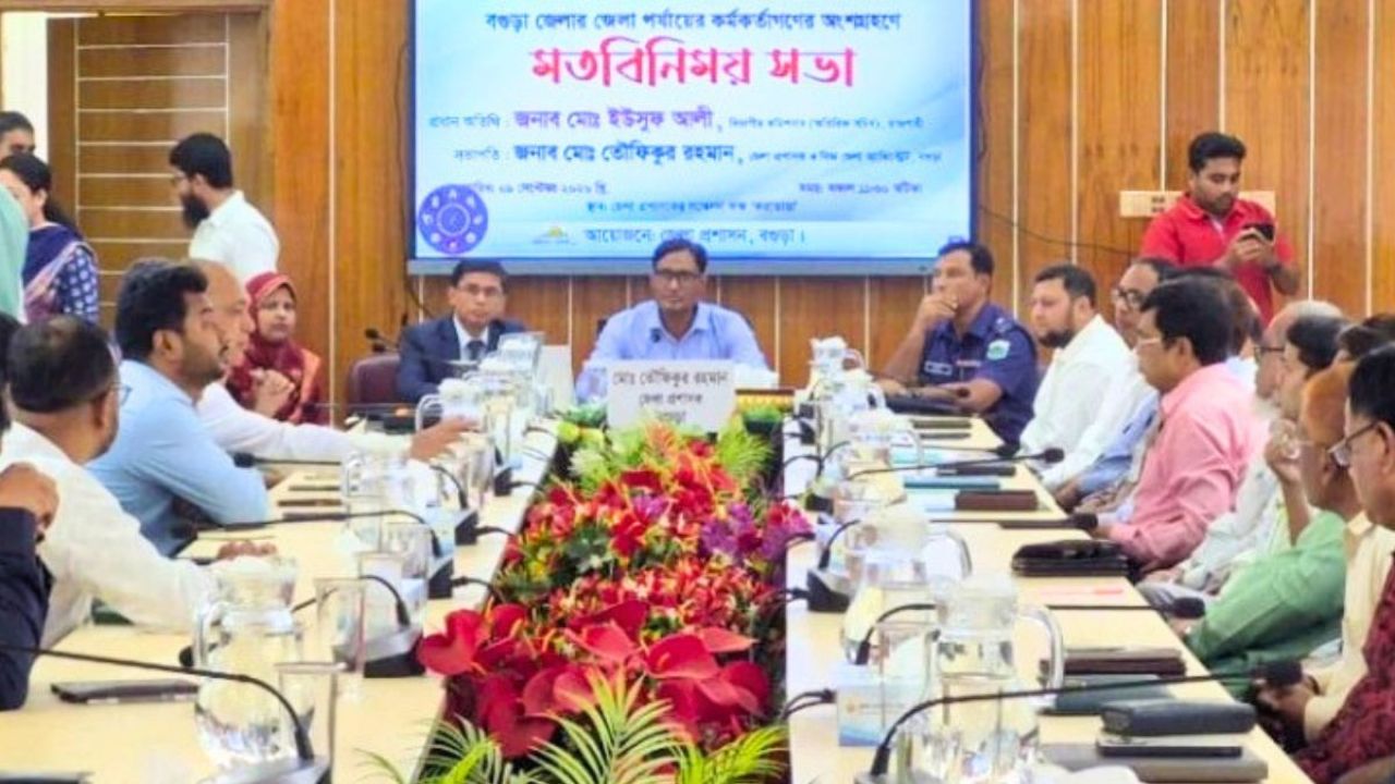 সারের বিক্রির রেকর্ড রাখতে হবে, কৃত্রিম সংকট নয় : বিভাগীয় কমিশনার