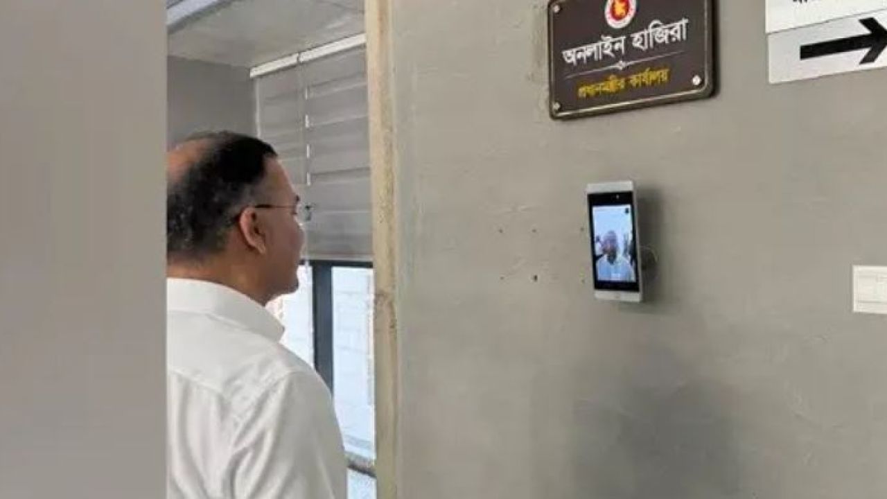 নিজেই অনলাইন হাজিরা দিচ্ছেন প্রধানমন্ত্রী