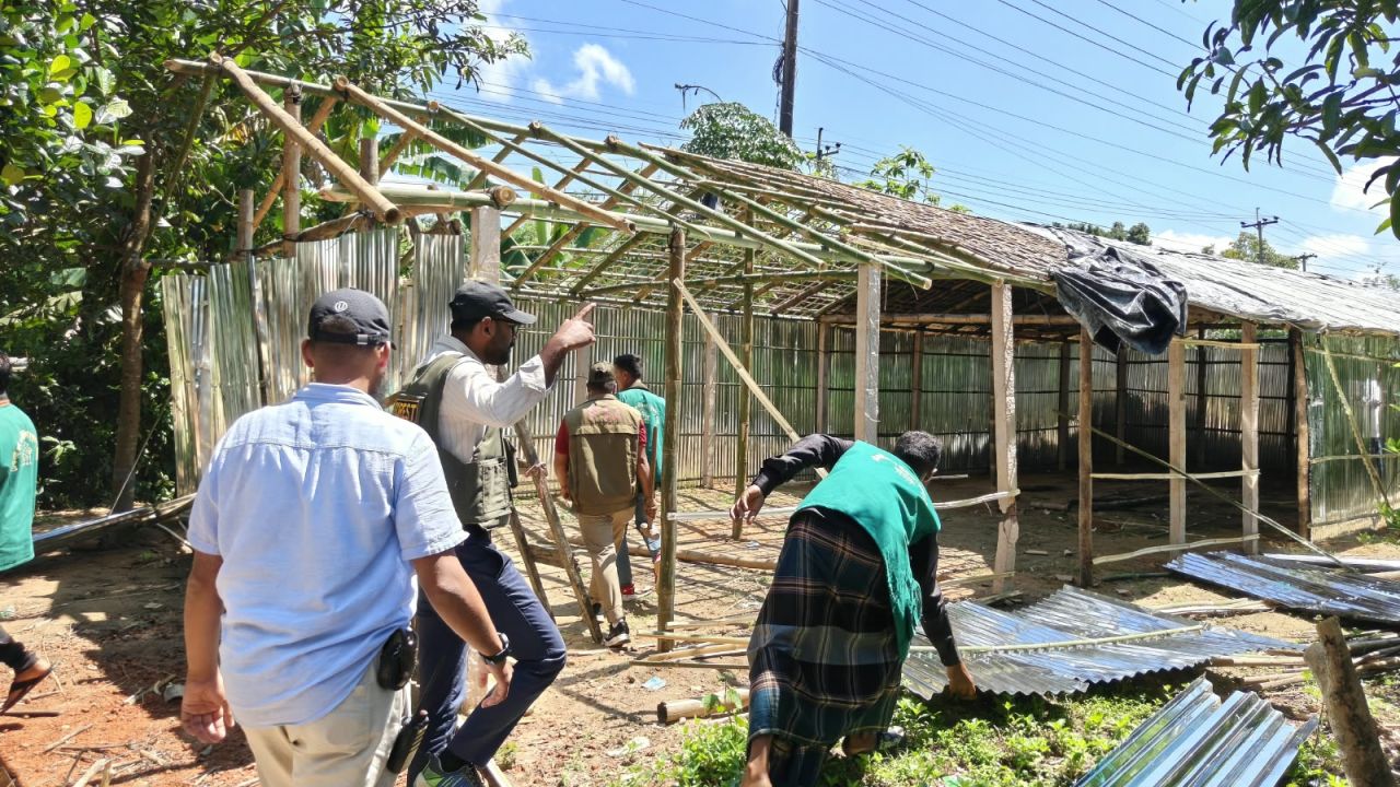 উখিয়ায় ৪ একর বনভূমি দখলমুক্ত, অবৈধ স্থাপনা উচ্ছেদ