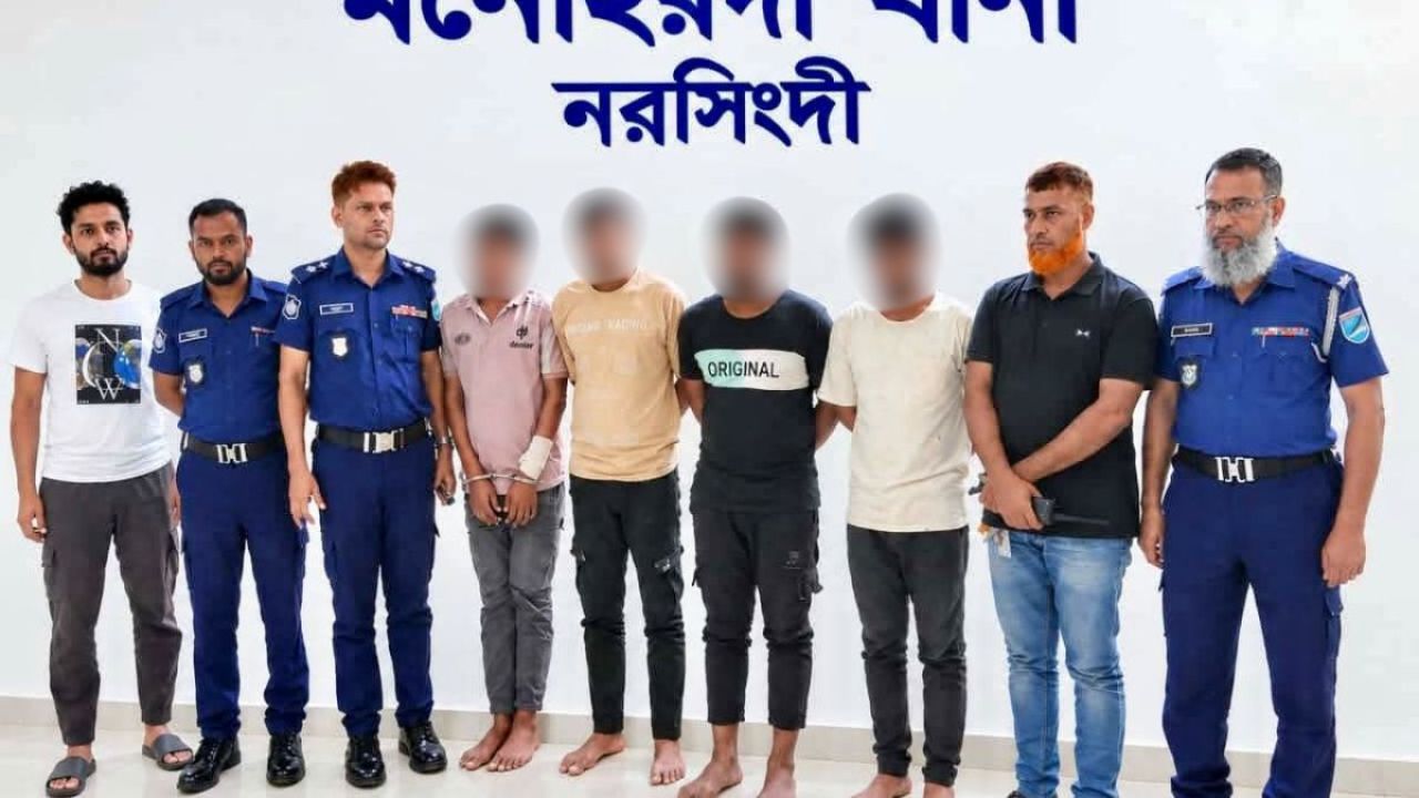 ডিম ভর্তি পিকআপ ডাকাতি: অস্ত্র ও গাড়িসহ ৫ ডাকাত গ্রেপ্তার