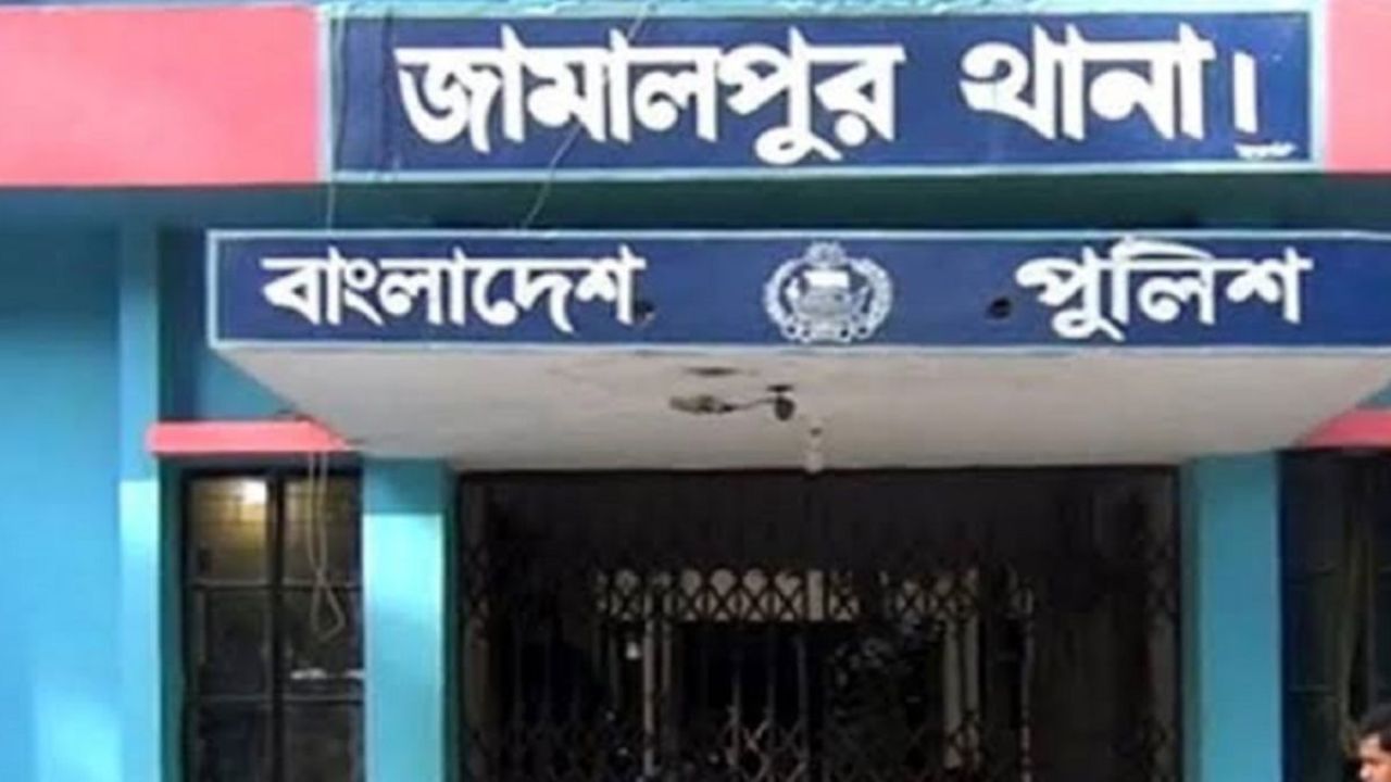 জামালপুরে দুই মৃত্যু, হলের সামনে ঝুলন্ত লাশ