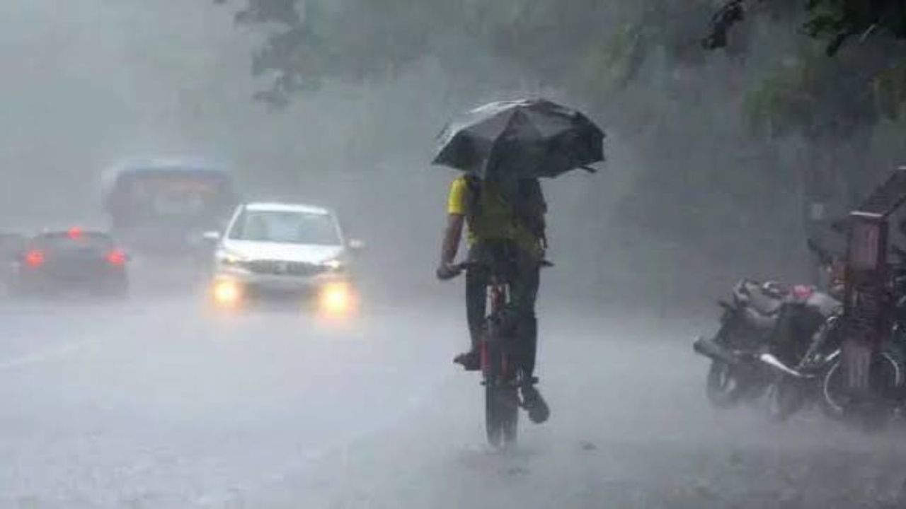 দুপুরের মধ্যে ঢাকায় বজ্রসহ বৃষ্টির সম্ভাবনা