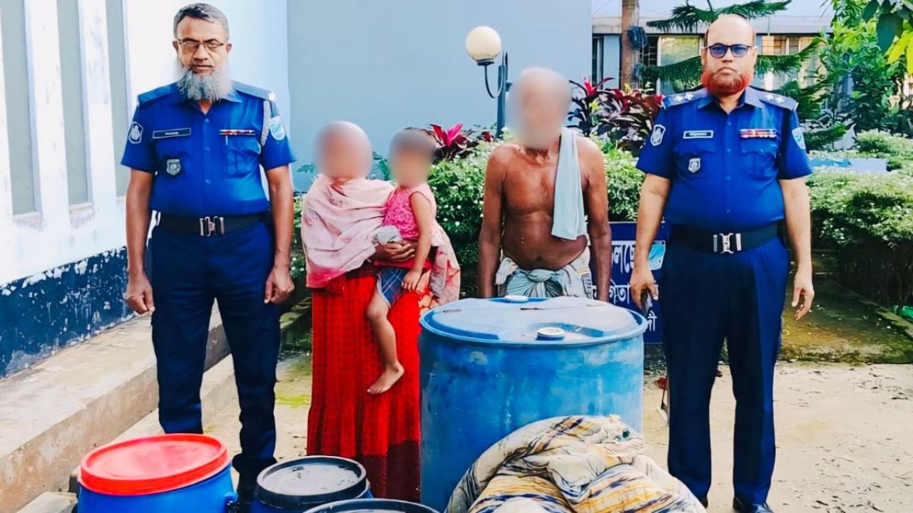 মনোহরদীতে ৩০০ লিটার চোলাই মদসহ স্বামী-স্ত্রী গ্রেপ্তার