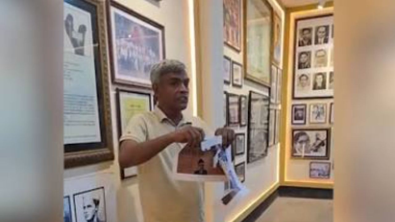 ‘ছবি ছিঁড়ে ফেললাম’