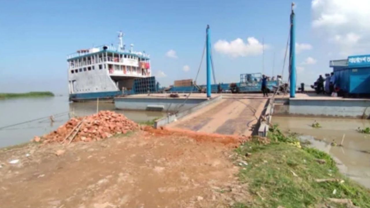 পদ্মার তীব্র স্রোতে ৯ দিন ধরে ফেরি বন্ধ