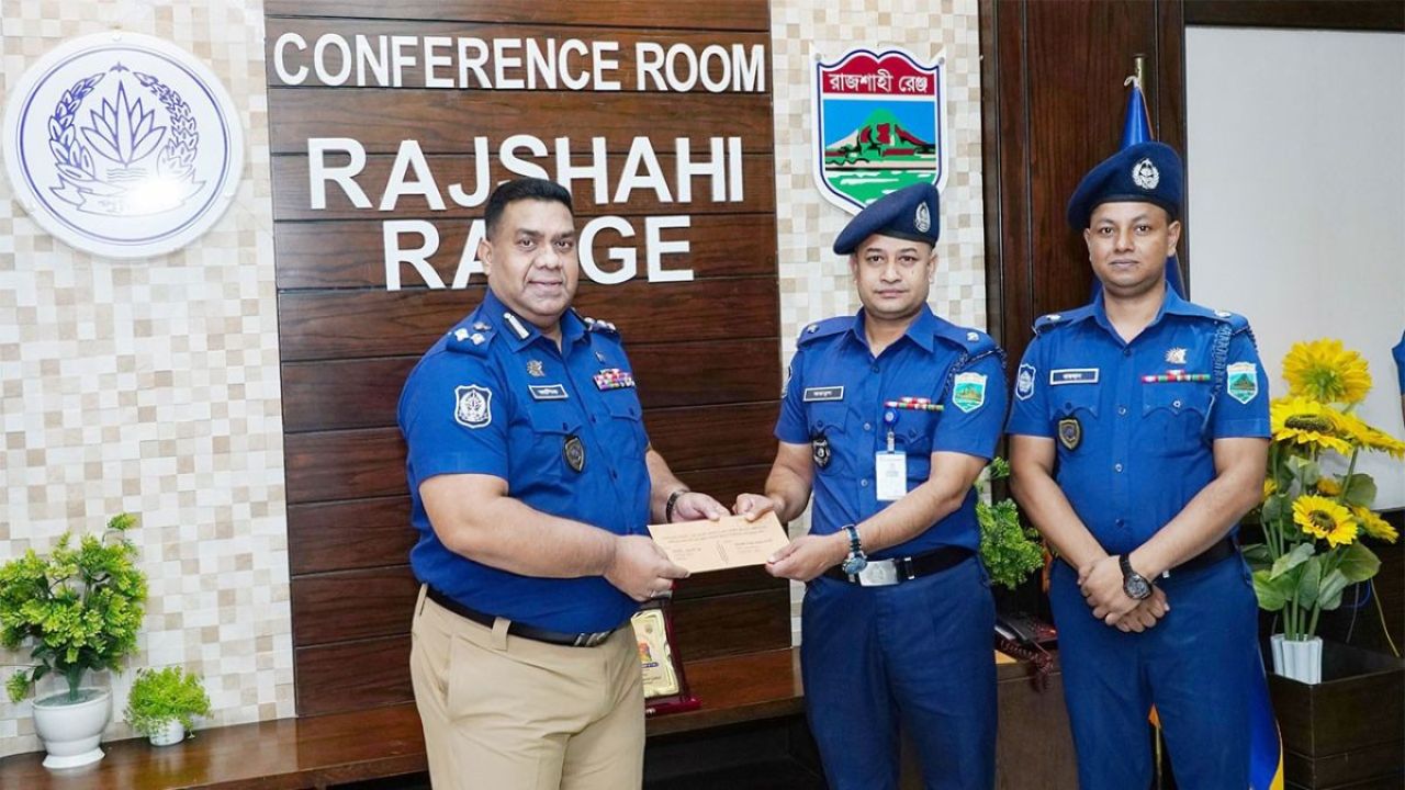 দ্রুত হত্যা রহস্য উন্মোচন, পুরস্কৃত হলেন পরিদর্শক জয়নুল 