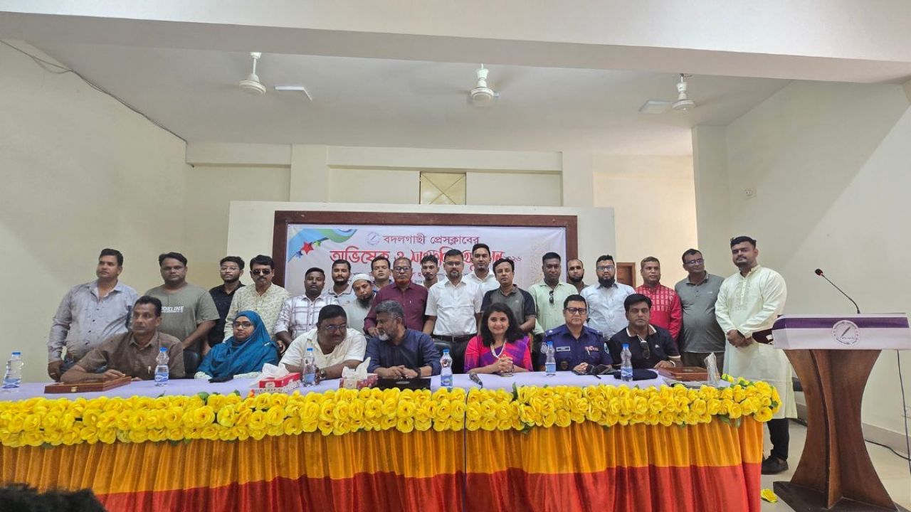 বদলগাছী প্রেসক্লাবের নবনির্বাচিত কমিটির অভিষেক অনুষ্ঠিত