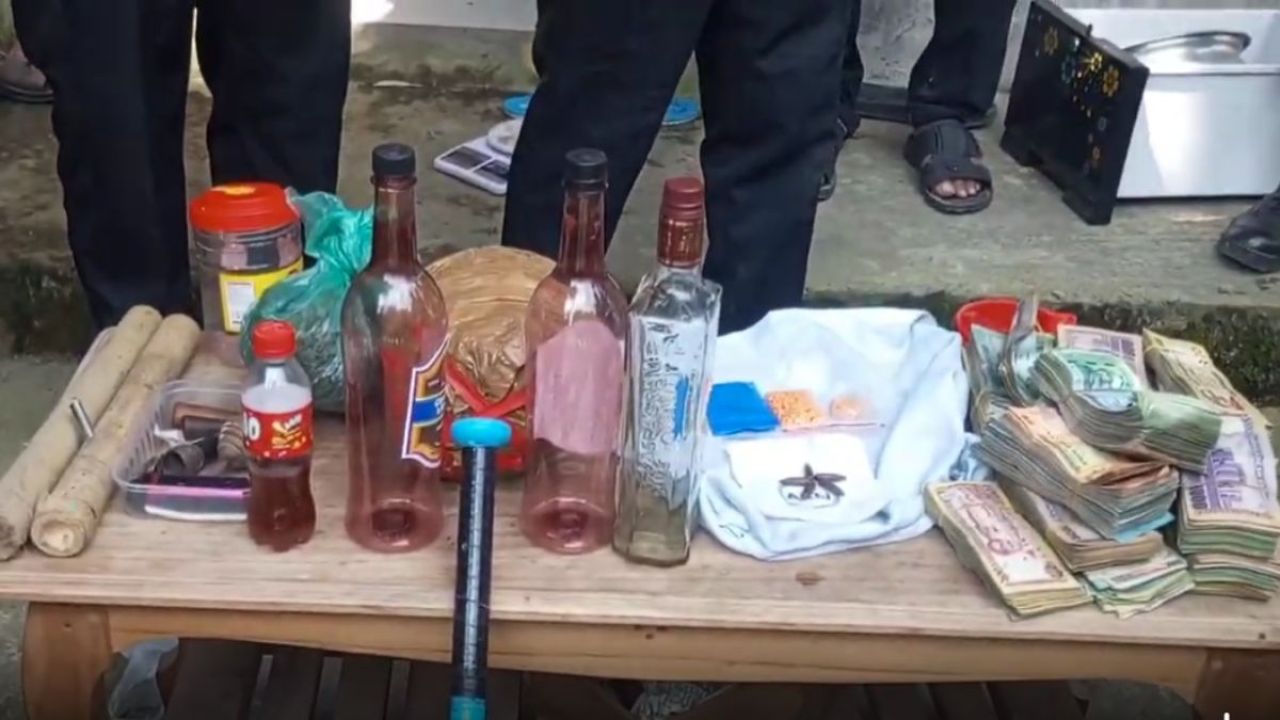 নগদ ৯ লাখ টাকা, মাদক ও গুলিসহ বাবা-ছেলে আটক