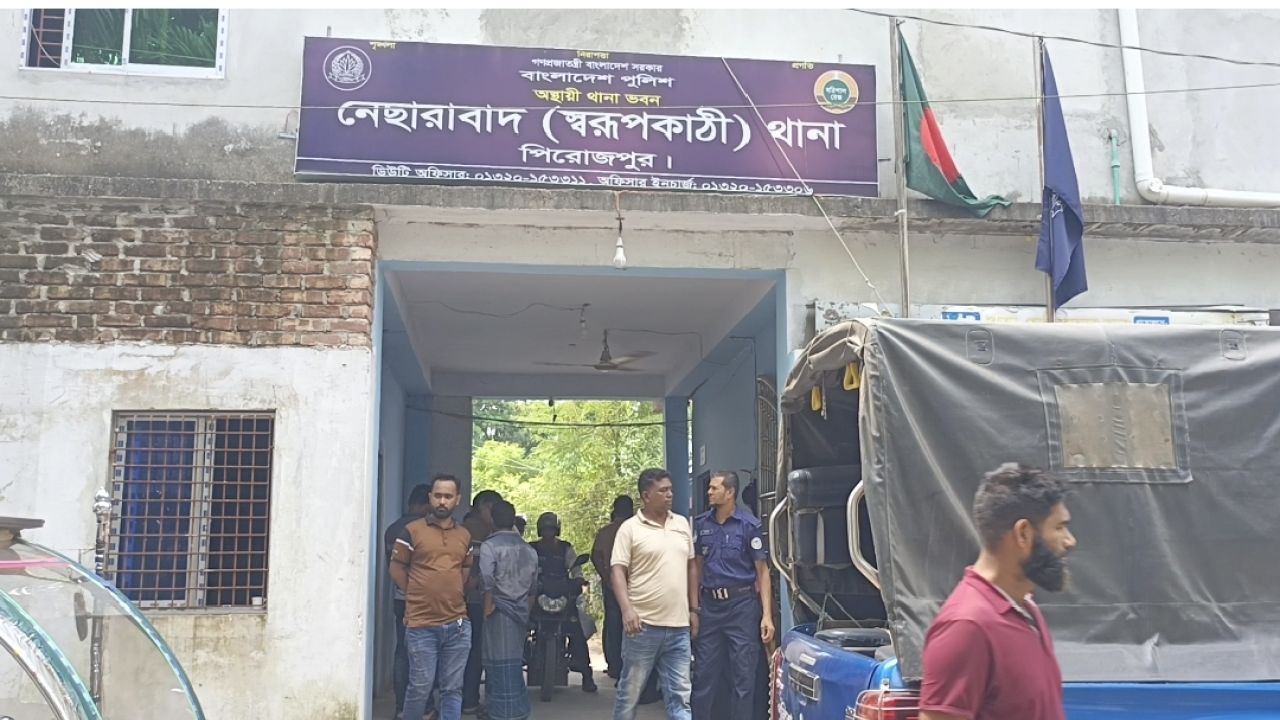 নেছারাবাদে সেফটি ট্যাংকে নেমে রাজমিস্ত্রি নিহত