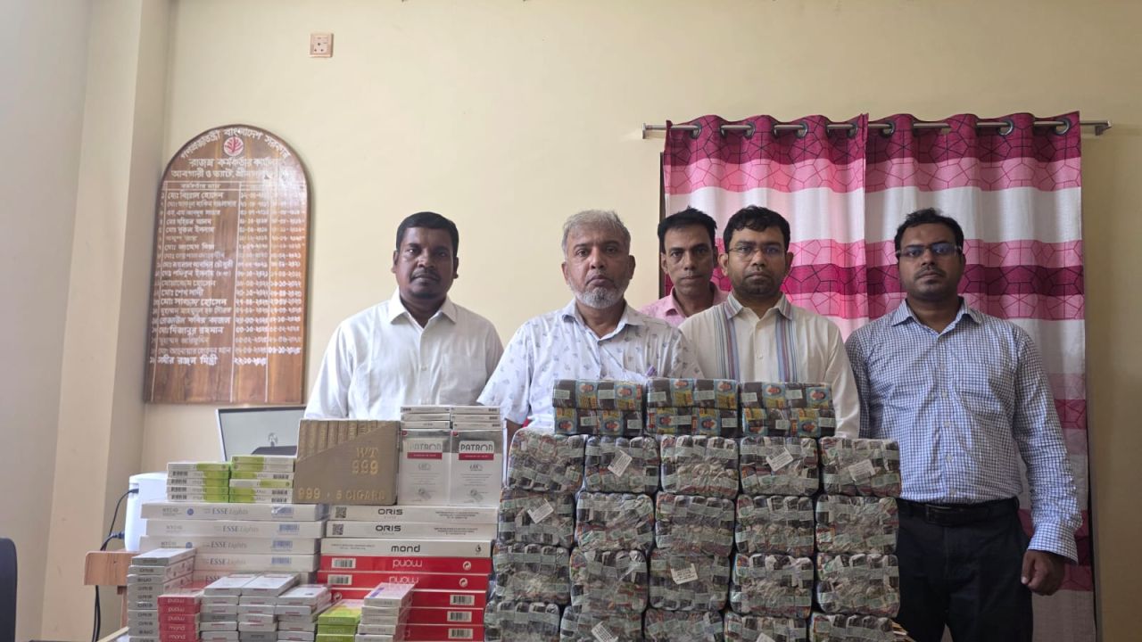 শ্রীমঙ্গলে অবৈধ সিগারেট ও নকল ব্যান্ডরোলযুক্ত বিড়ি আটক