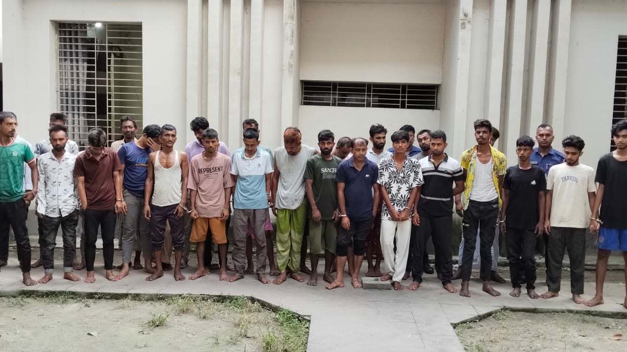 ভৈরবে পুলিশের সাঁড়াশী অভিযান, গ্রেপ্তার ২৯