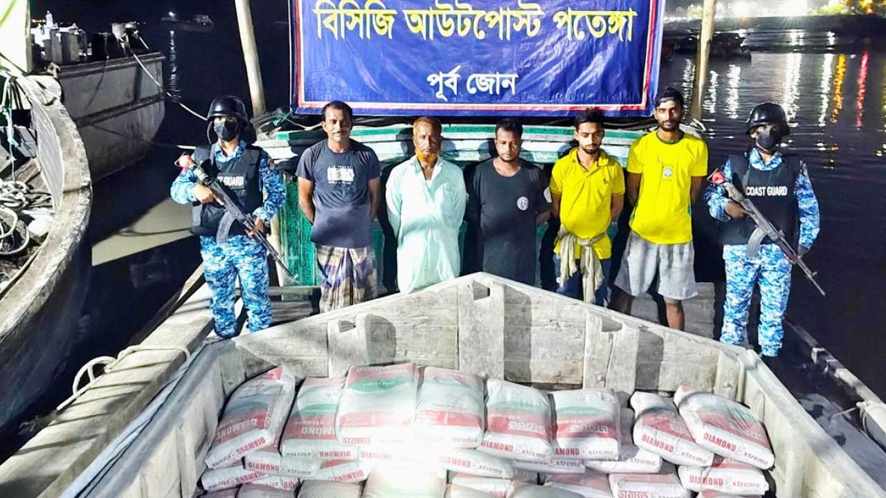 চট্টগ্রামে মিয়ানমারগামী সিমেন্টের চালান জব্দ, আটক ৫