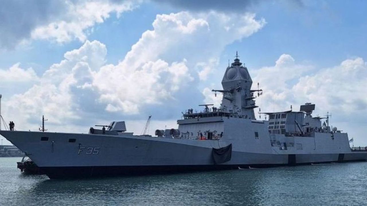 আন্তর্জাতিক জলসীমায় ভারত-পাকিস্তান যুদ্ধজাহাজের সংঘর্ষ