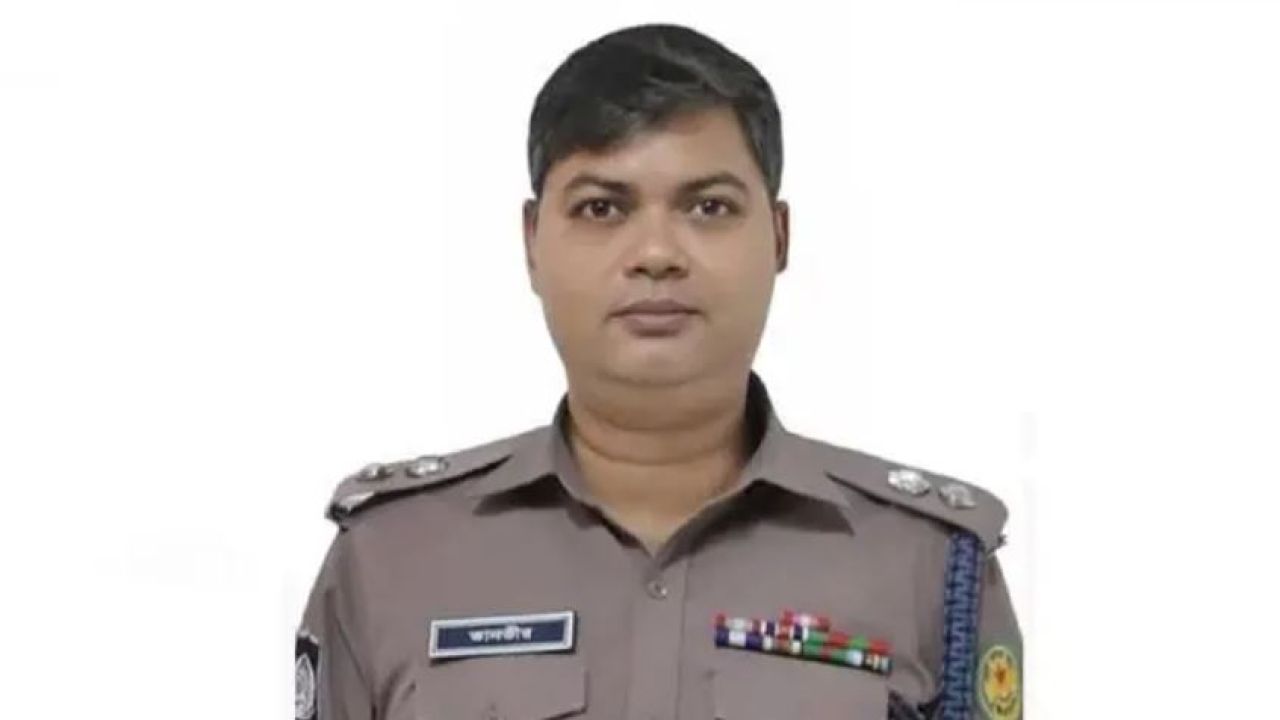 গুলশানে আ.লীগের মিছিল: ওসির পর সরলেন ডিসিও