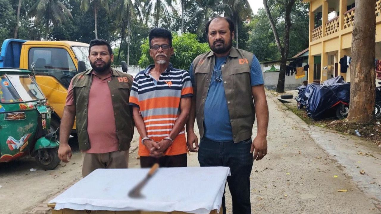 কুমিল্লায় বোন-ভাতিজা হত্যা : চলন্ত ট্রেন থেকে প্রধান আসামিসহ গ্রেপ্তার ৩